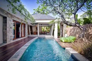 Hotel The Kasih & *
